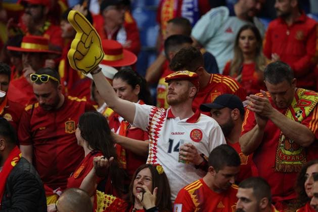 Gelsenkirchen: Gelsenkirchen, Germany 20.06.2024: The colors of the Spanish and Italian fans in the stands before the UEFA EURO, EM, Europameisterschaft,Fussball 2024 group stage B football match between Spain vs Italy at Veltins Arena stadium in Gelsenkirchen. UEFA European Football Championship - UEFA Euro 2024 - Spain vs Italy  - ZUMAp169 20240620_zsa_p169_118 Copyright: xIPAx