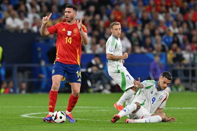 240620 EURO2024 SPAIN VS ITALY Aymeric Laporte (14) of Spain reacts after a duel with Gianluca Scamacca (9) of Italy during a soccer game between the national teams of Spain and Italy on the 2nd matchday in Group B in the group stage of the UEFA EURO, EM, Europameisterschaft,Fussball 2024 tournament , on Thursday 20 June 2024 in Gelsenkirchen , Germany . PHOTO SPORTPIX David Catry GELSENKIRCHEN GERMANY  Copyright: xx 465553