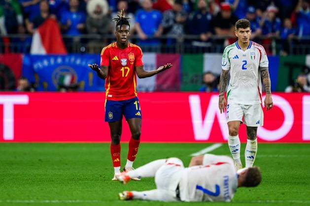 240620 Nicholas Williams of Spain reacts towards Davide Frattesi of Italy during the UEFA EURO, EM, Europameisterschaft,Fussball 2024 Football Championship match between Spain and Italy on June 20, 2024 in Gelsenkirchen. Photo: Jesper Zerman BILDBYRAN kod JZ JZ0544 fotboll football soccer fotball fotbolls-em europamästerskap em uefa euro uefa european football championship euro 2024 spanien spain italy bbeng Copyright: JESPERxZERMAN BB240620JZ090