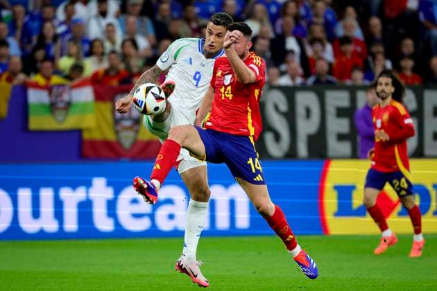Gianluca Scamacca of Italy and Aymeric Laporte of Sapin compete for the ball during the Euro 2024 Group Stage B football match between Spain and Italy at Arena AufSchalke Stadium in Gelsenkirchen (Germany), June 20th, 2024. cesarexpurini