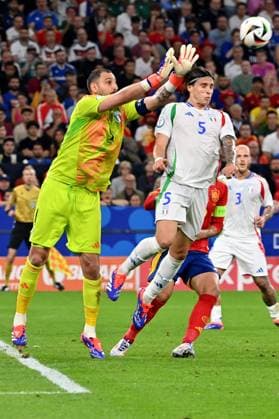 20.06.2024, xjrdrx, Fussball EM 2024, Spanien - Italien emspor, v.l. Gianluigi Donnaruma (Italien) Riccardo Calafiori (Italien) (DFL DFB REGULATIONS PROHIBIT ANY USE OF PHOTOGRAPHS as IMAGE SEQUENCES and or QUASI-VIDEO) Gelsenkirchen