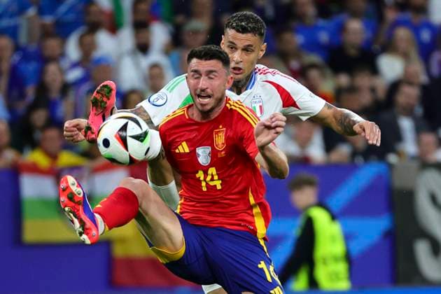 Gianluca Scamacca of Italy and Aymeric Laporte of Sapin compete for the ball during the Euro 2024 Group Stage B football match between Spain and Italy at Arena AufSchalke Stadium in Gelsenkirchen (Germany), June 20th, 2024. cesarexpurini