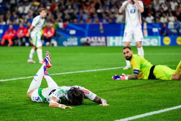 240620 Riccardo Calafiori of Italy looks dejected after 1-0 during the UEFA EURO, EM, Europameisterschaft,Fussball 2024 Football Championship match between Spain and Italy on June 20, 2024 in Gelsenkirchen. Photo: Jesper Zerman BILDBYRAN kod JZ JZ0544 fotboll football soccer fotball fotbolls-em europamästerskap em uefa euro uefa european football championship euro 2024 spanien spain italy bbeng depp Copyright: JESPERxZERMAN BB240620JZ114