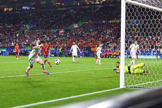 Spain v Italy 20 June 2024, Gelsenkirchen - UEFA EUROs - Group B - Spain v Italy - Riccardo Calafiori of Italy scores an own goal which results in the first Spain goal- Photo: Charlotte Wilson Offside. Gelsenkirchen Germany Copyright: xCharlottexWilsonx xOffsidexOffside