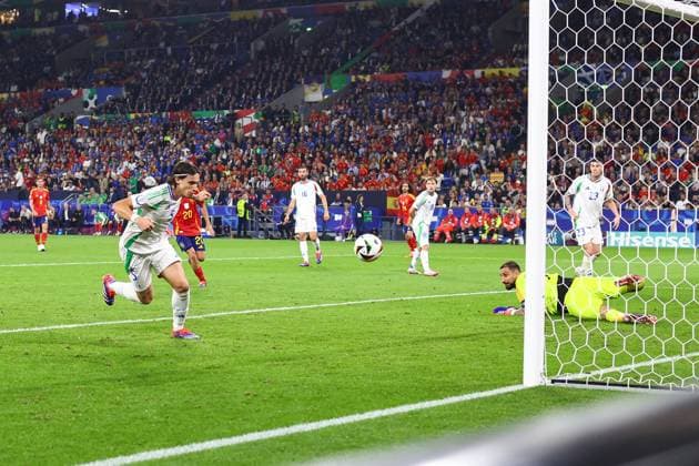 Spain v Italy 20 June 2024, Gelsenkirchen - UEFA EUROs - Group B - Spain v Italy - Riccardo Calafiori of Italy scores an own goal which results in the first Spain goal- Photo: Charlotte Wilson Offside. Gelsenkirchen Germany Copyright: xCharlottexWilsonx xOffsidexOffside