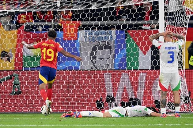 20.06.2024, xjrdrx, Fussball EM 2024, Spanien - Italien emspor, v.l. Torjubel nach dem Tor zum celebrating the goal celebrate 1:0 bei Lamine Yamal Nasraoui Ebana (Spanien) Eigentor von Riccardo Calafiori (Italien) (DFL DFB REGULATIONS PROHIBIT ANY USE OF PHOTOGRAPHS as IMAGE SEQUENCES and or QUASI-VIDEO) Gelsenkirchen