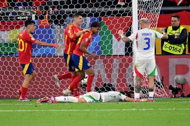 20.06.2024, xjrdrx, Fussball EM 2024, Spanien - Italien emspor, v.l. Torjubel nach dem Tor zum celebrating the goal celebrate 1:0 bei Lamine Yamal Nasraoui Ebana (Spanien) Eigentor von Riccardo Calafiori (Italien) (DFL DFB REGULATIONS PROHIBIT ANY USE OF PHOTOGRAPHS as IMAGE SEQUENCES and or QUASI-VIDEO) Gelsenkirchen
