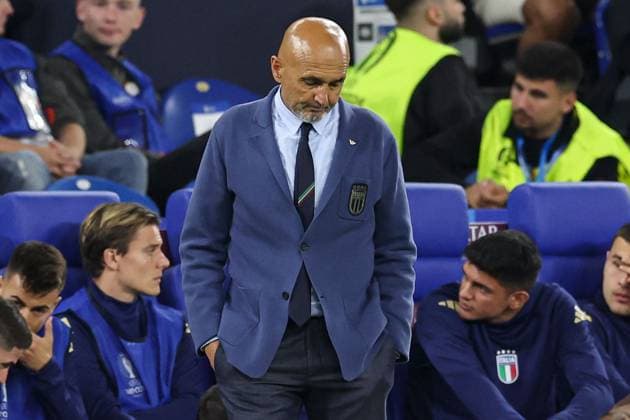 Sport Bilder des Tages Italy manager Luciano Spalletti shows a look of dejection Spain v Italy, UEFA European Championship, EM, Europameisterschaft 2024, Group B, Football, Arena AufSchalke, Gelsenkirchen, Germany, 20 Jun 2024 EDITORIAL USE ONLY No use with unauthorised audio, video, data, fixture lists, club league logos or live services. Online in-match use limited to 120 images, no video emulation. No use in betting, games or single club league player publications. Copyright: xPaulxCurrie Shutterstockx 14543734dk