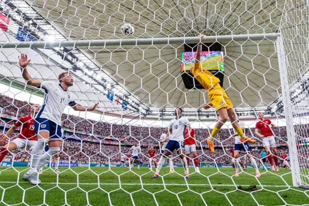 Sport Bilder des Tages 240620 Harry Kane and goalkeeper Jordan Pickford of England during the UEFA EURO, EM, Europameisterschaft,Fussball 2024 Football Championship match between Denmark and England on June 20, 2024 in Frankfurt. Photo: Mathias Bergeld BILDBYRAN kod MB MB0939 fotboll football soccer fotball fotbolls-em europamästerskap em uefa euro uefa european football championship euro 2024 danmark denmark england bbeng Copyright: MATHIASxBERGELD BB240620MB255