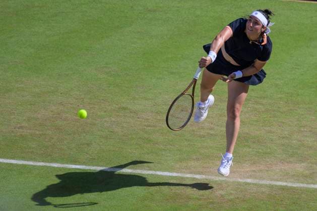 GER, Berlin, ecotrans Ladies Open 2024, WTA, Tennis Damen 500, im Steffi Graf Stadion Berlin, LTTC Rot-Weiss e.V., Ons Jabeur TUN - waehrend ihres Matches gegen Linda Noskova CZE, 20.06.2024, Copyright: HMBxMedia UwexKoch