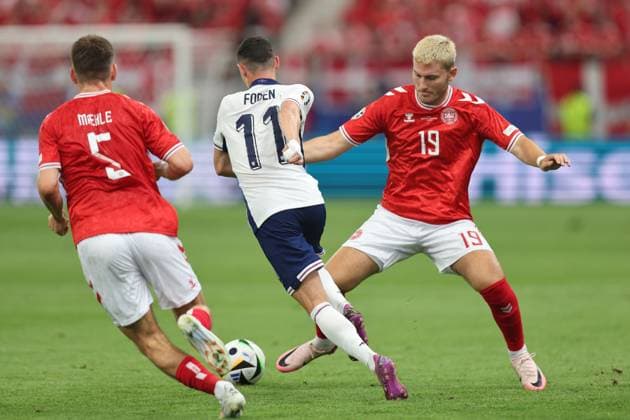 Joakim Maehle (Denmark)Phil Foden (England)Jonas Wind (Denmark) during the UEFA EURO, EM, Europameisterschaft,Fussball Germany 2024 match between Denmark 1-1 England at Frankfurt Arena on June 20, 2024 in Frankfurt, Germany. Noxthirdxpartyxsales  (257099982)