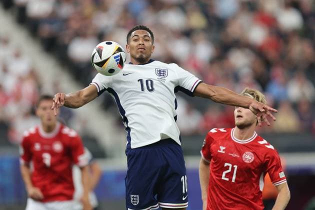 Jude Bellingham (England)Morten Hjulmand (Denmark) during the UEFA EURO, EM, Europameisterschaft,Fussball Germany 2024 match between Denmark 1-1 England at Frankfurt Arena on June 20, 2024 in Frankfurt, Germany. Noxthirdxpartyxsales  (257100006)