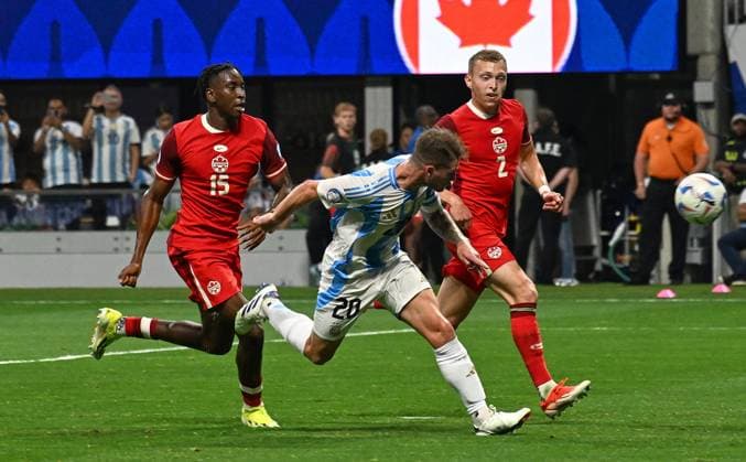 RECORD DATE NOT STATED Copa America USA 2024 Argentina vs Canada Alexis Mac Allister(L) of Argentina and Alistair Johnston (R) of Canada during the game between Argentina and Canada as part of the CONMEBOL Copa America USA 2024 group A, at Mercedes Benz Stadium, on June 20, 2024 in Atlanta, Georgia ATLANTA GEORGIA UNITED STATES  Copyright: xDavidxLeahx 20240620203950_CA_GA_2024_ARG_CAN_ALLISTER222