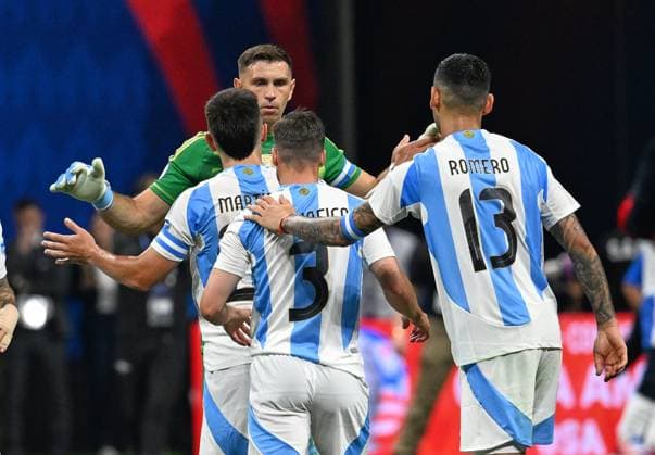 RECORD DATE NOT STATED Copa America USA 2024 Argentina vs Canada Emiliano Martinez, Lisandro Martinez, Nicolas tagliafico, Cristian Romero of Argentina during the game between Argentina and Canada as part of the CONMEBOL Copa America USA 2024 group A, at Mercedes Benz Stadium, on June 20, 2024 in Atlanta, Georgia ATLANTA GEORGIA UNITED STATES  Copyright: xDavidxLeahx 20240620211357_CA_GA_2024_ARG_CAN_MARTINEZ269