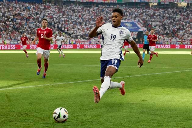 (240621) -- FRANKFURT, June 21, 2024 -- Ollie Watkins of England competes during the UEFA EURO, EM, Europameisterschaft,Fussball 2024 Group C match between Denmark and England in Frankfurt, Germany on June 20, 2024. ) (SP)GERMANY-FRANKFURT-FOOTBALL-EURO 2024-DENMARK VS ENGLAND MengxDingbo 