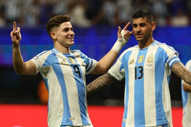 Argentina s forward Julian Alvarez (L) celebrates with his teammate defender Cristian Romero after scoring the team™s first goal against Canada during the Copa America USA 2024, group A, groupe stage match between Argentina and Canada, at Mercedes Benz stadium in Atlanta, on June 20, 2024. ATLANTA UNITED STATES Copyright: xALEJANDROxPAGNIx