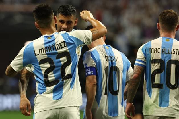 Argentina s forward Lautaro Martinez (L) celebrates with his teammate Argentina s defender Cristian Romero (2nd-L) after scoring the team™s second goal against Canada during the Copa America USA 2024, group A, groupe stage match between Argentina and Canada, at Mercedes Benz stadium in Atlanta, on June 20, 2024. ATLANTA UNITED STATES Copyright: xALEJANDROxPAGNIx