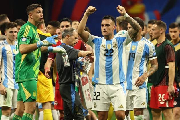 Argentina s forward Lautaro Martinez (C) gestures at end the Copa America USA 2024, group A, groupe stage match between Argentina and Canada, at Mercedes Benz stadium in Atlanta, on June 20, 2024. Argentina won by 2-0. ATLANTA UNITED STATES Copyright: xALEJANDROxPAGNIx
