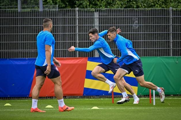 Czech national football team training before the Group F match against Georgia within the European Football Championships in Norderstedt, Germany, June 21, 2024. From right Robin Hranac and Martin Vitik. (CTKxPhoto VitxSimanek) CTKPhotoP2024062103400  CTKPhotoP2024062103400
