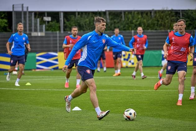 Czech national football team training before the Group F match against Georgia within the European Football Championships in Norderstedt, Germany, June 21, 2024. Robin Hranac (centre). (CTKxPhoto VitxSimanek) CTKPhotoP2024062103515  CTKPhotoP2024062103515