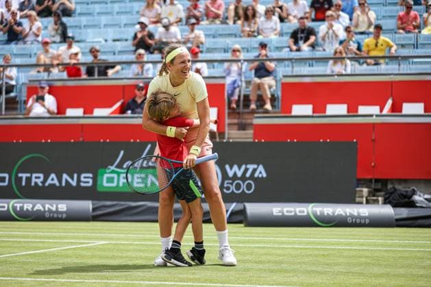 Victoria AZARENKA mit Sohn, ecotrans Ladies Open 2024, Berlin, LTTC Rot-Weiß , 21.06.2024, Copyright: xClaudioxGärtnerx