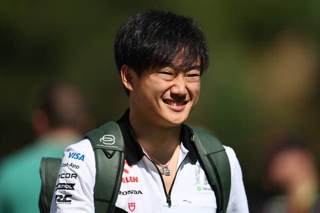 Yuki Tsunoda of Japan and Visa Cash App RB gestikuliert, Gestik, Practice, F1 Grand Prix of Spain, Circuit de Barcelona-Catalunya am 21. June 2024 in Barcelona, Spain. (Foto von Diogo Cardoso DeFodi Images) Yuki Tsunoda of Japan and Visa Cash App RB gestures arriving in the paddock, Practice, F1 Grand Prix of Spain, Circuit de Barcelona-Catalunya on June 21, 2024 in Barcelona, Spain. (Photo by Diogo Cardoso DeFodi Images) Defodi-645_f1spa20240621_0144
