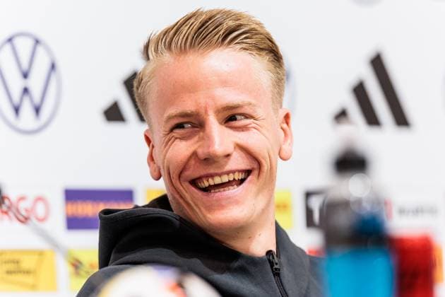 UEFA EURO 2024: Pressekonferenz Deutschland; 21.06.2024 Chris Führich (Deutschland, 11) lacht, lachend UEFA EURO 2024: Pressekonferenz Deutschland; HerzoBase, Herzogenaurach am 21.06.2024 Copyright: xBEAUTIFULxSPORTS Wunderlx