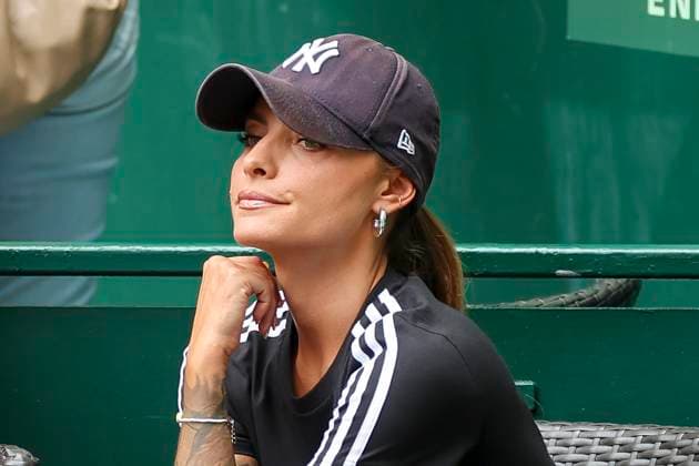 Sophia Thomalla (Schauspielerin und Freundin von Alexander Zverev) schaut, TERRA WORTMANN Open 2024, Arthur Fils vs Alexander Zverev, Gerry-Weber-Stadion, 21.06.2024, Halle, Deutschland.