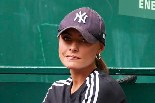Sophia Thomalla (Schauspielerin und Freundin von Alexander Zverev) schaut, TERRA WORTMANN Open 2024, Arthur Fils vs Alexander Zverev, Gerry-Weber-Stadion, 21.06.2024, Halle, Deutschland.