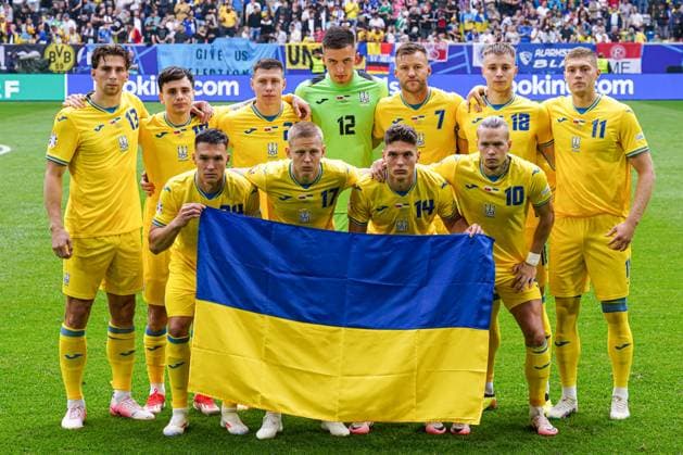 2024-06-21 Slovakia v Ukraine - Group E - UEFA EURO, EM, Europameisterschaft,Fussball 2024 DUSSELDORF, GERMANY - JUNE 21: Illia Zabarnyi of Ukraine, Vitalii Mykolenko of Ukraine, Mykola Matviienko of Ukraine, Anatolii Trubin of Ukraine, Andrii Yarmolenko of Ukraine, Volodymyr Brazhko of Ukraine, Artem Dovbyk of Ukraine, Oleksandr Tymchyk of Ukraine, Oleksandr Zinchenko of Ukraine, Heorhii Sudakov of Ukraine, Mykhailo Mudryk of Ukraine posing for a team photo during the Group E - UEFA EURO 2024 match between Slovakia and Ukraine at Merkur Spiel-Arena on June 21, 2024 in Dusseldorf, Germany. (Photo by Joris Verwijst BSR Agency) Dusseldorf Germany Content not available for redistribution in The Netherlands directly or indirectly through any third parties. Copyright: xBSRxAgencyx