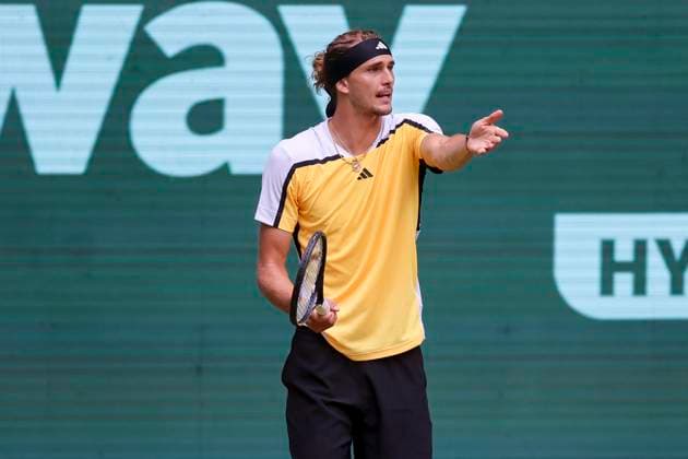 Alexander Zverev (Germany) gestikuliert, TERRA WORTMANN Open 2024, Arthur Fils vs Alexander Zverev, Gerry-Weber-Stadion, 21.06.2024, Halle, Deutschland.