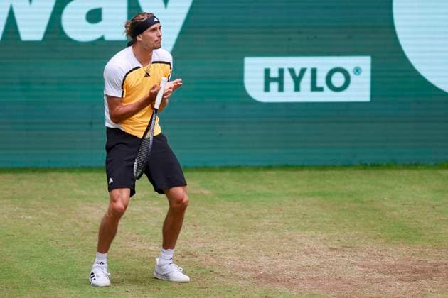 Alexander Zverev (Germany) schaut enttaeuscht, TERRA WORTMANN Open 2024, Arthur Fils vs Alexander Zverev, Gerry-Weber-Stadion, 21.06.2024, Halle, Deutschland.
