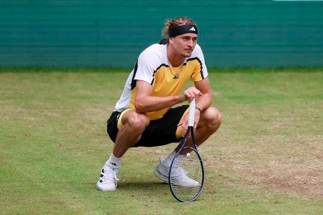 Alexander Zverev (Germany) schaut enttaeuscht, TERRA WORTMANN Open 2024, Arthur Fils vs Alexander Zverev, Gerry-Weber-Stadion, 21.06.2024, Halle, Deutschland.