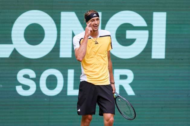 Alexander Zverev (Germany) schaut enttaeuscht, TERRA WORTMANN Open 2024, Arthur Fils vs Alexander Zverev, Gerry-Weber-Stadion, 21.06.2024, Halle, Deutschland.
