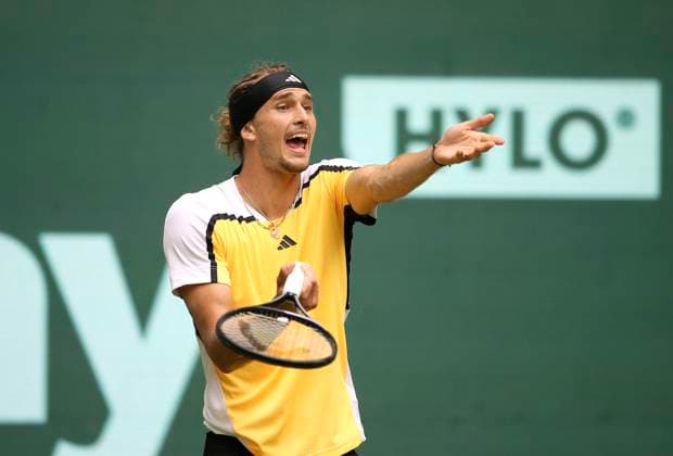 photo : Alexander ZVEREV (GER) in einem hart umkämpften Viertelfinale gegen den Franzosen Arthur FILS Tennis-Turnier Terra Wortmann Cup im Gerry Weber Sportpark (OWL-Arena) in Halle Westfalen Fr. 21.06.2024