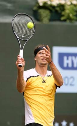 photo : Alexander ZVEREV (GER) in einem hart umkämpften Viertelfinale gegen den Franzosen Arthur FILS Tennis-Turnier Terra Wortmann Cup im Gerry Weber Sportpark (OWL-Arena) in Halle Westfalen Fr. 21.06.2024