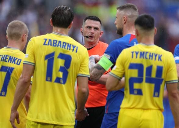 Dusseldorf, Germany, 21st June 2024. Referee Michael Oliver during the UEFA European Championships match at Dusseldorf Arena, Dusseldorf. Picture credit should read: David Klein Sportimage EDITORIAL USE ONLY. No use with unauthorised audio, video, data, fixture lists, club league logos or live services. Online in-match use limited to 120 images, no video emulation. No use in betting, games or single club league player publications. SPI-3201-0043