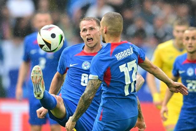 Ondrej Duda follows the ball during UEFA EURO, EM, Europameisterschaft,Fussball 2024 match, Slovakia - Ukraine, 21.june 2024 Dusseldorf Germany Copyright: xx DSC_6743