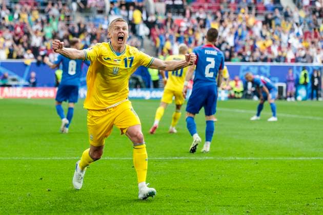 UEFA EURO, EM, Europameisterschaft,Fussball 2024: Slowakei - Ukraine; 21.06.2024 Oleksandr Zinchenko (Ukraine, 17) jubelt nach dem Tor zum 1:1. UEFA EURO 2024: Slowakei - Ukraine; Arena Düsseldorf, Düsseldorf am 21.06.2024 Copyright: xBEAUTIFULxSPORTS Meuselx