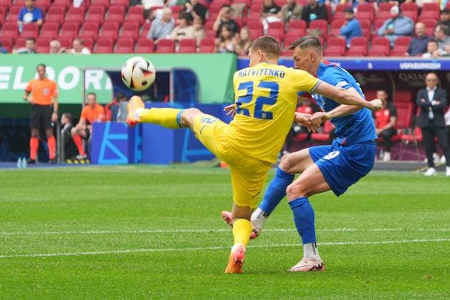 Mykola Matviyenko (Ukraine, 22) klärt - Düsseldorf 21.06.2024: Ukraine vs. Slowakei, EURO2024 M21, Gruppe E, EM-Arena Düsseldorf