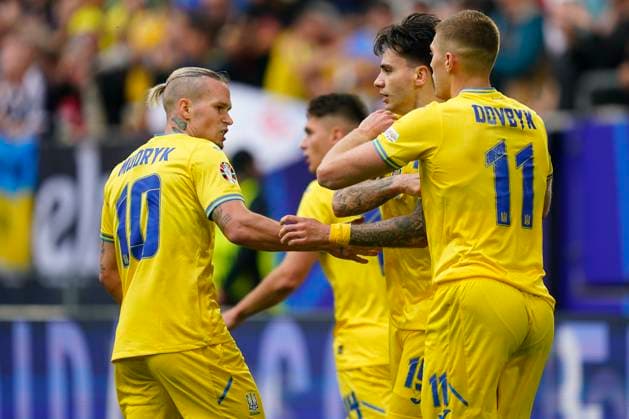 GER: Slovakia v Ukraine. UEFA EURO, EM, Europameisterschaft,Fussball 2024 Mykola Shaparenko of Ukraine celebrates the 1-1 with his teammates Mykhailo Mudrick and Artem Dovbyk during the UEFA Euro 2024 match between Slovakia and Ukraine, Group E date 2, played at Merkur Spiel-Arena on June 21, 2024 in Düsseldorf, Germany. Contributor Copyright: xPressinphotox PS_240621_ESL_UCR_185