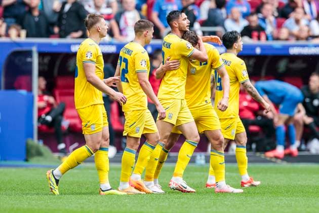 UEFA EURO, EM, Europameisterschaft,Fussball 2024: Slowakei - Ukraine; 21.06.2024 Jubel nach dem Tor zum 2:1 durch Roman Yaremchuk (Ukraine, 9). UEFA EURO 2024: Slowakei - Ukraine; Arena Düsseldorf, Düsseldorf am 21.06.2024 Copyright: xBEAUTIFULxSPORTS Meuselx