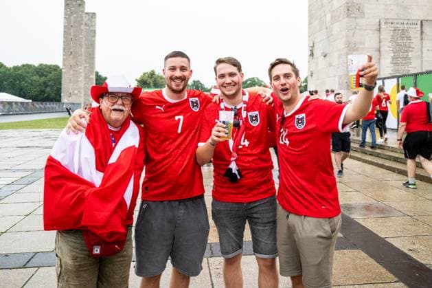Fan warm up for Poland v Austria, UEFA EURO, EM, Europameisterschaft,Fussball 2024, Berlin, Germany Berlin, Germany. 21st, June 2024. Football fans of Austria seen outside the stadium before the UEFA Euro 2024 match in Group D between Poland and Croatia at Olympiastadion in Berlin. Berlin Germany  Copyright: xGonzalesxPhoto FrederikkexJensenx