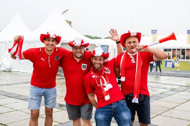 Fan warm up for Poland v Austria, UEFA EURO, EM, Europameisterschaft,Fussball 2024, Berlin, Germany Berlin, Germany. 21st, June 2024. Football fans of Austria seen outside the stadium before the UEFA Euro 2024 match in Group D between Poland and Croatia at Olympiastadion in Berlin. Berlin Germany  Copyright: xGonzalesxPhoto FrederikkexJensenx
