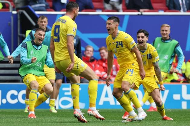 UEFA EURO, EM, Europameisterschaft,Fussball 2024: Slovakia vs Ukraine at Düsseldorf Arena in Dusseldorf Dusseldorf, Germany 21.06.2024: Roman Yaremchuk of Ukraine score the goal 1-2 and celebrates during the UEFA EURO 2024 group stage E football match between Slovakia vs Ukraine at Düsseldorf Arena in Dusseldorf Dusseldorf Düsseldorf Arena Germany Germany Copyright: xmarcoxiacobucci