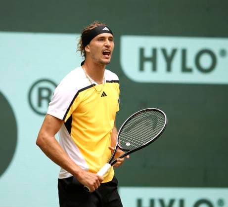 photo : Alexander ZVEREV (GER) in einem hart umkämpften Viertelfinale gegen den Franzosen Arthur FILS Tennis-Turnier Terra Wortmann Cup im Gerry Weber Sportpark (OWL-Arena) in Halle Westfalen Fr. 21.06.2024
