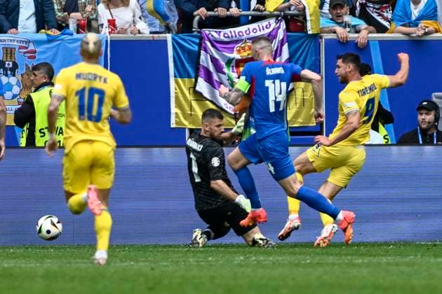 Roman Yaremchuk 9 (Ukraine)erzielt das Tor zum 1:2 21.06.2024 Fussball Europameisterschaft in Deutschland Slovakiai vs Ukraine, Merkur Spiel-Arena, Duesseldorf, NRW Germany