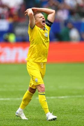 Slovakia v Ukraine 21 June 2024, Dusseldorf - UEFA EUROs - Group E - Slovakia v Ukraine - Oleksandr Zinchenko of Ukraine celebrates victory - Photo: Charlotte Wilson Offside. Dusseldorf Germany Copyright: xCharlottexWilsonx xOffsidexOffside