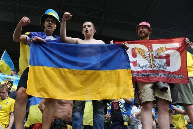 UEFA EURO, EM, Europameisterschaft,Fussball 2024: Slovakia vs Ukraine at Düsseldorf Arena in Dusseldorf Dusseldorf, Germany 21.06.2024: Ukrainian players and supporters celebrate victory at end of the UEFA EURO 2024 group stage E football match between Slovakia vs Ukraine at Düsseldorf Arena in Dusseldorf Dusseldorf Düsseldorf Arena Germany Germany Copyright: xmarcoxiacobucci