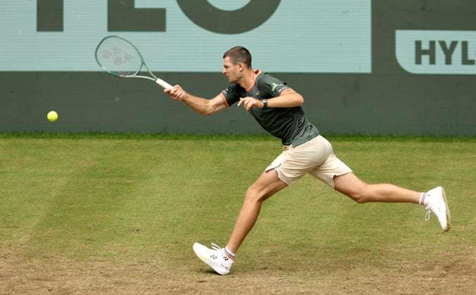 photo : Hubert HURKACZ (POL) besiegt im Viertelfinale seinen Gegenspieler Marcos GIRON (USA) Tennis-Turnier Terra Wortmann Cup im Gerry Weber Sportpark (OWL-Arena) in Halle Westfalen Fr. 21.06.2024